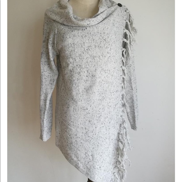 RESTOCKED! Grey Poncho Cardigan w/ Fringe Tassel - Picture 4 of 6